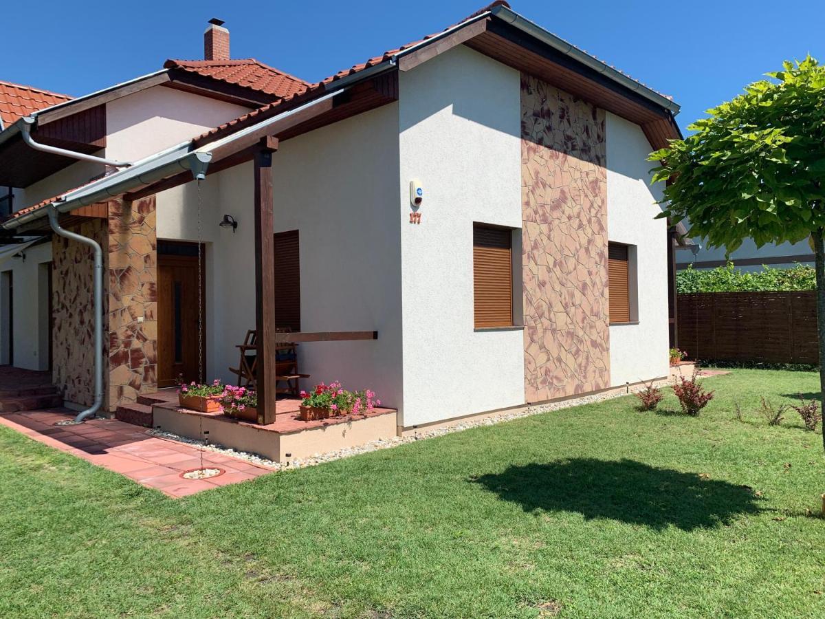 Laszlo Nyaralohaz Balatonfenyves Exterior photo